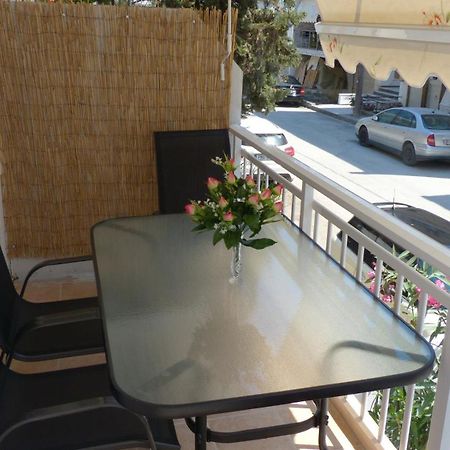 White Apartment 70M From The Sea Nea Peramos  Ngoại thất bức ảnh
