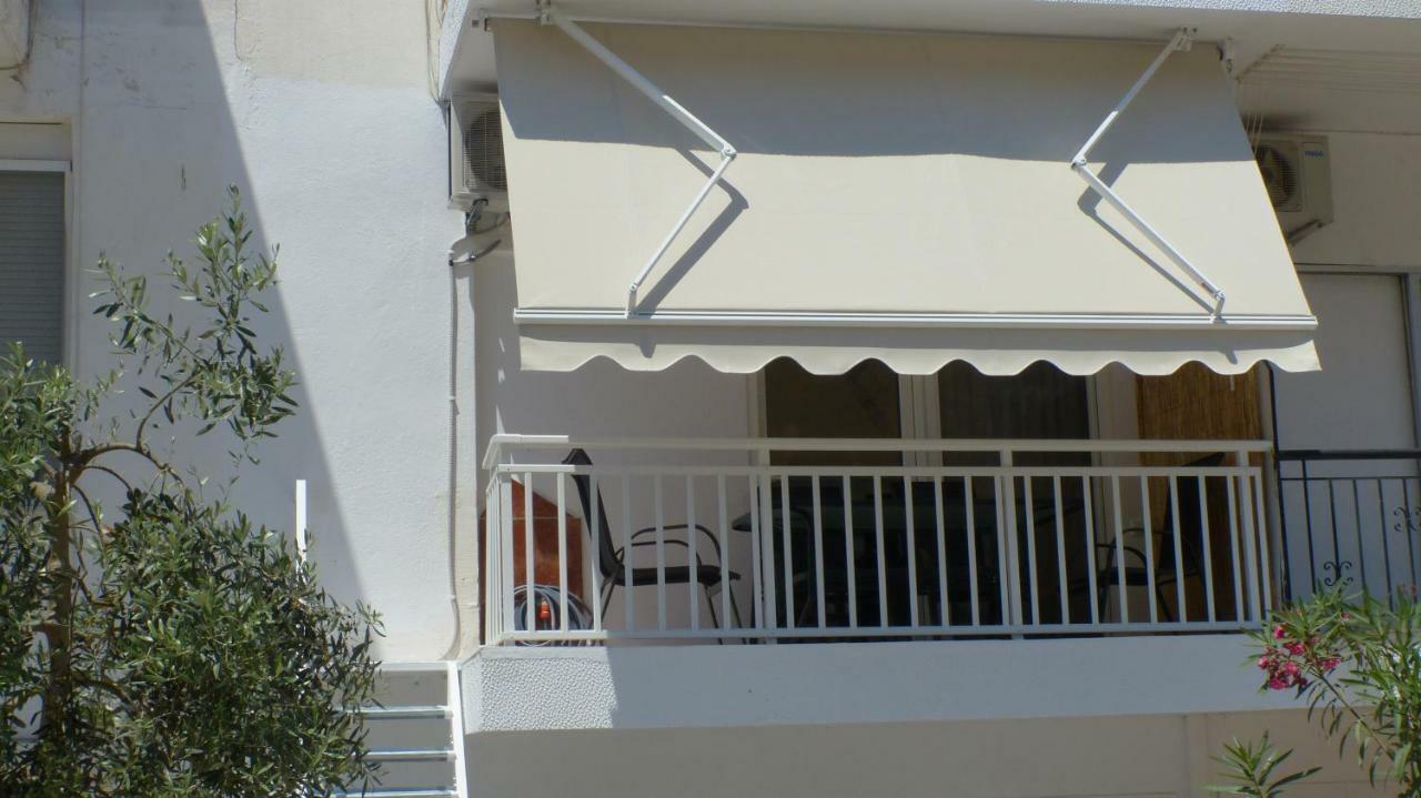 White Apartment 70M From The Sea Nea Peramos  Ngoại thất bức ảnh