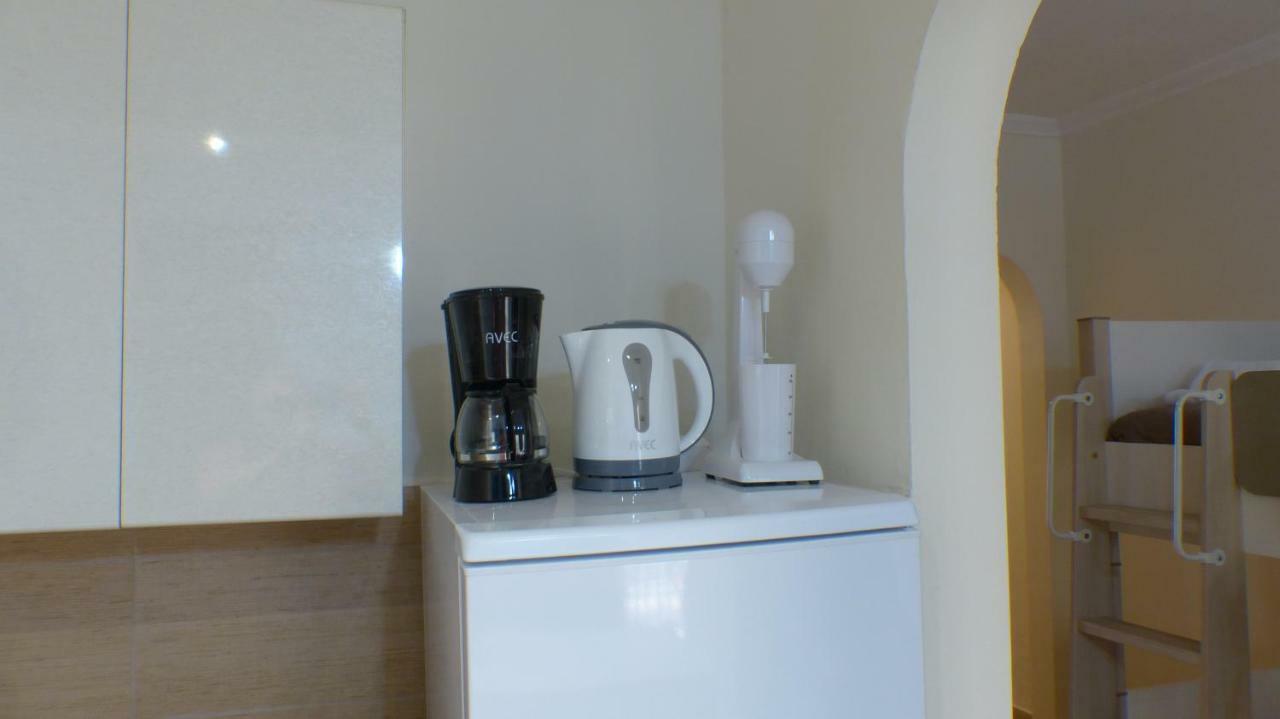 White Apartment 70M From The Sea Nea Peramos  Ngoại thất bức ảnh