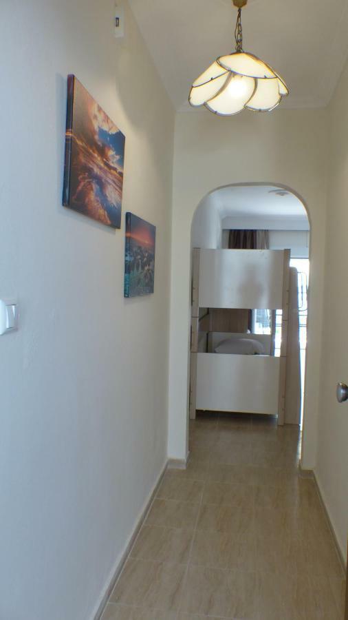 White Apartment 70M From The Sea Nea Peramos  Ngoại thất bức ảnh