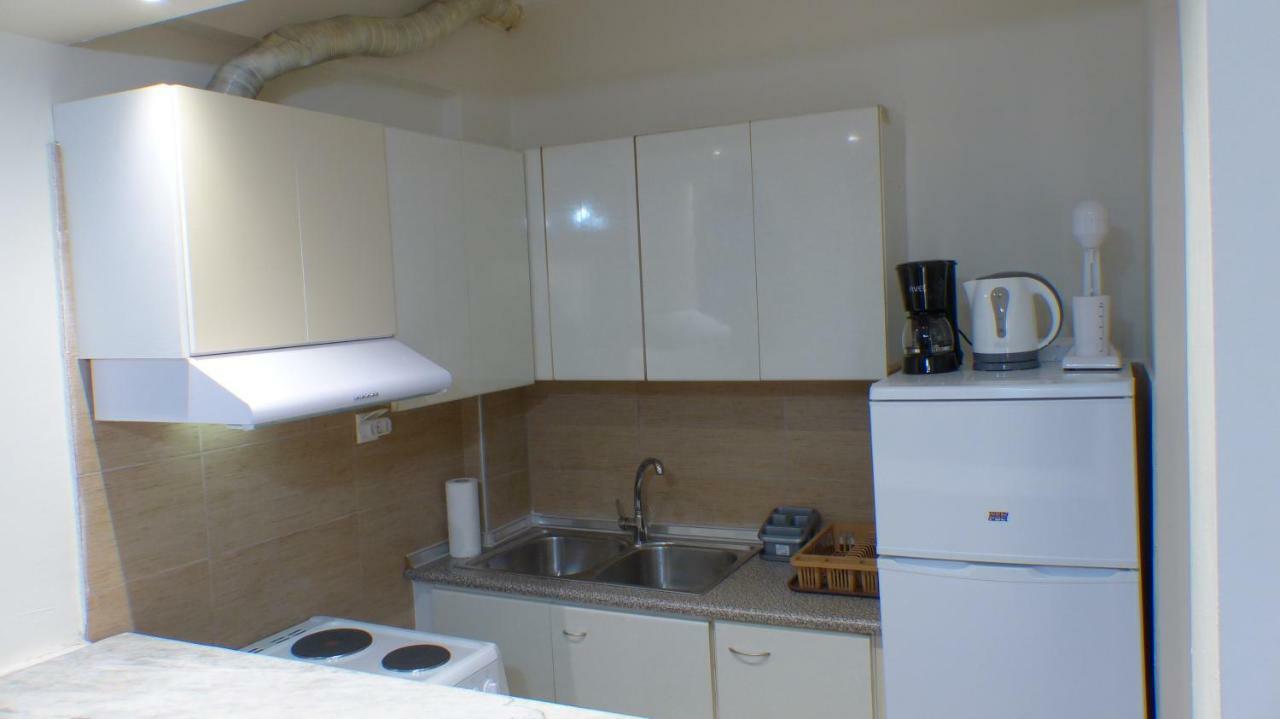 White Apartment 70M From The Sea Nea Peramos  Ngoại thất bức ảnh