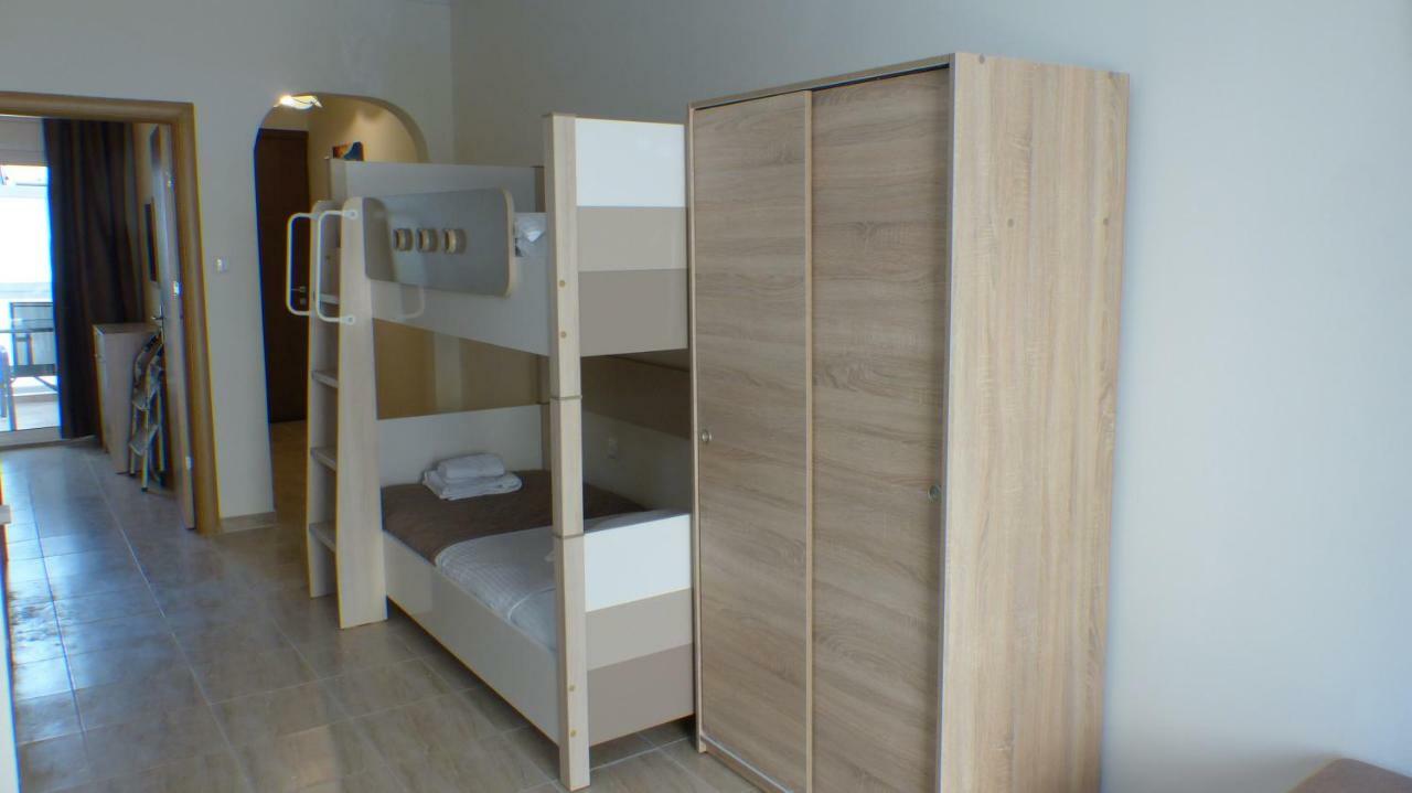 White Apartment 70M From The Sea Nea Peramos  Ngoại thất bức ảnh