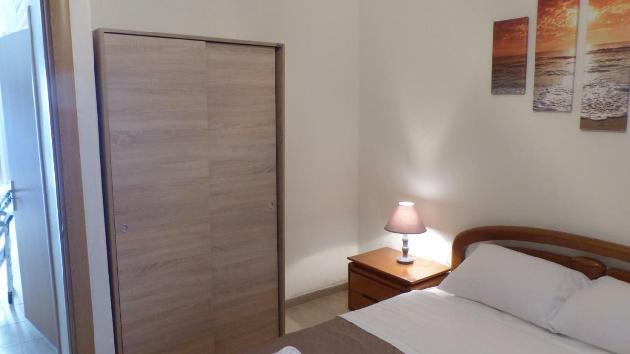 White Apartment 70M From The Sea Nea Peramos  Ngoại thất bức ảnh