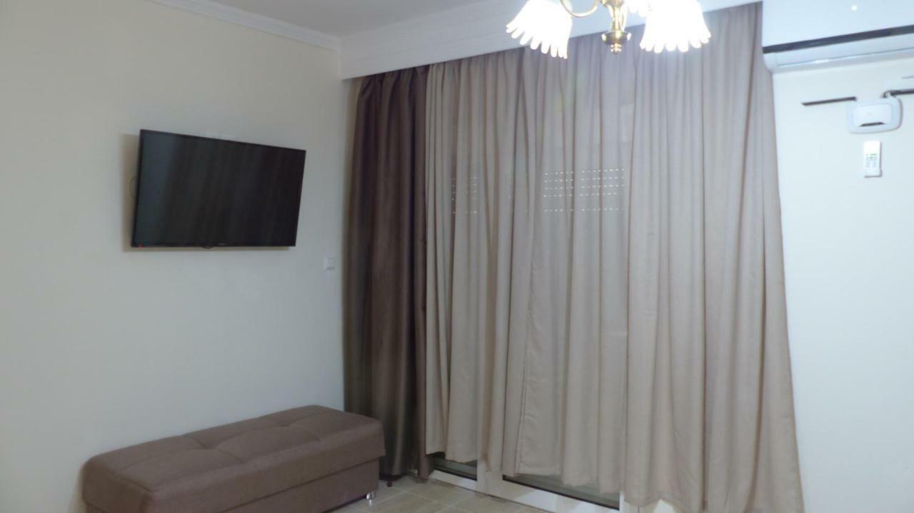 White Apartment 70M From The Sea Nea Peramos  Ngoại thất bức ảnh