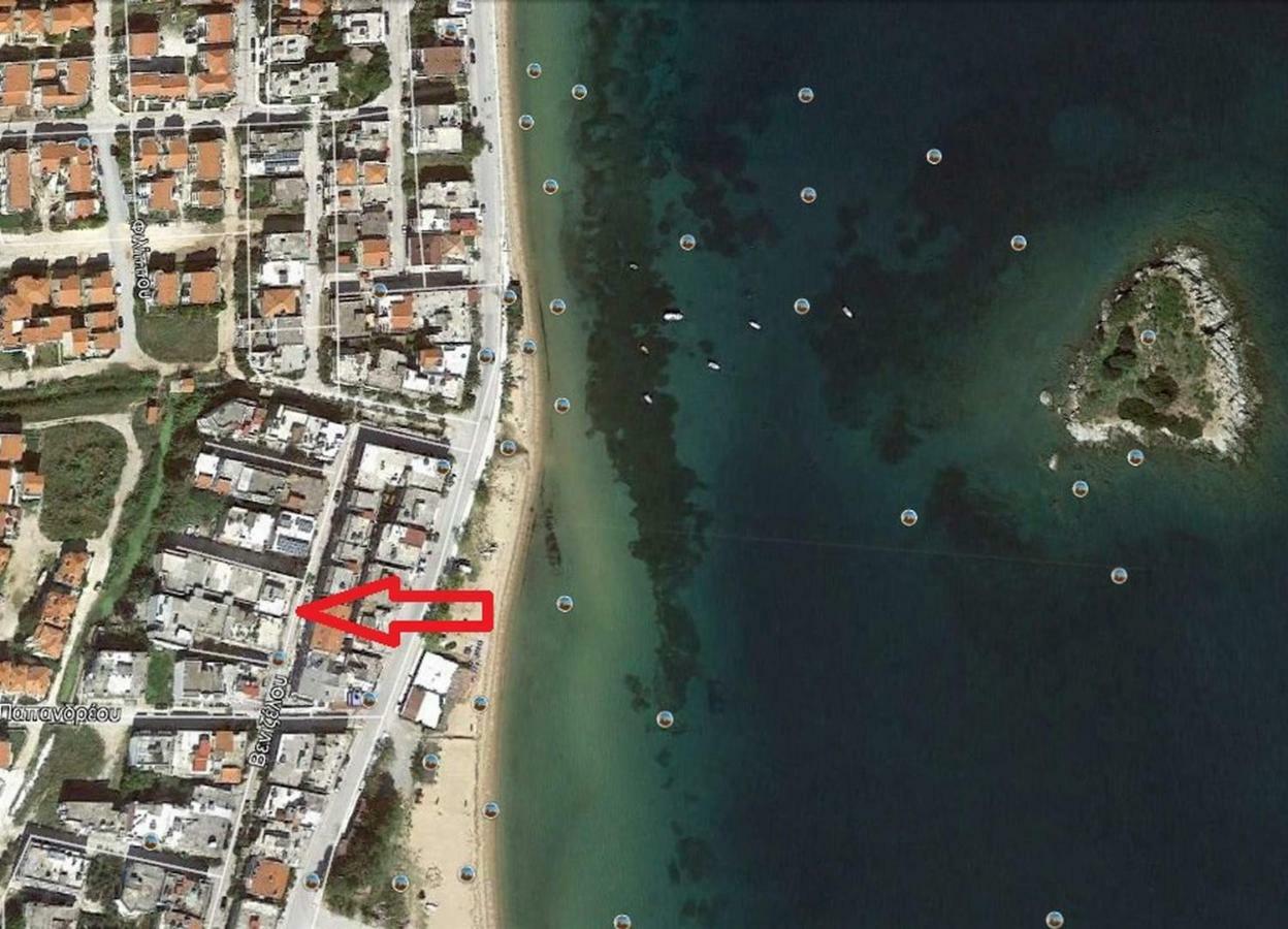 White Apartment 70M From The Sea Nea Peramos  Ngoại thất bức ảnh