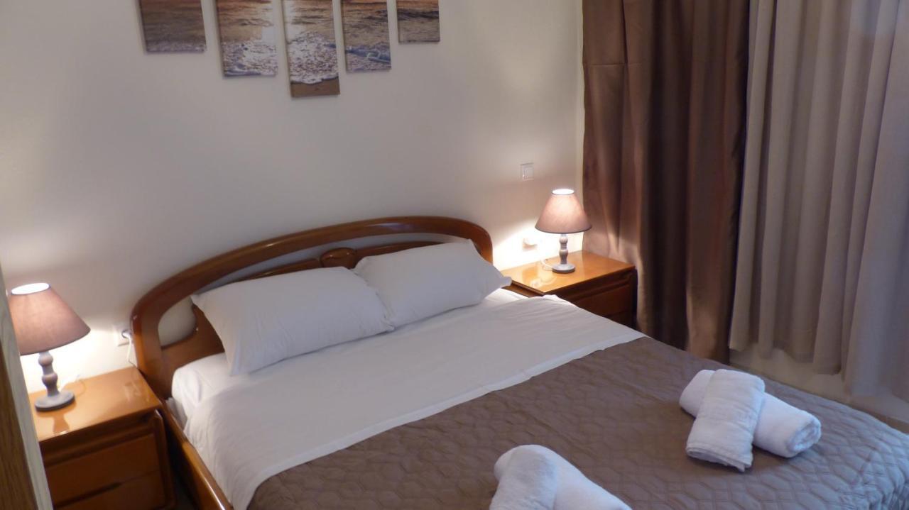 White Apartment 70M From The Sea Nea Peramos  Ngoại thất bức ảnh